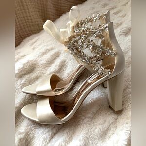 Badgley Mischka Everafter Embellished Ivory Crystal Block Heel Sandals Sz 8
